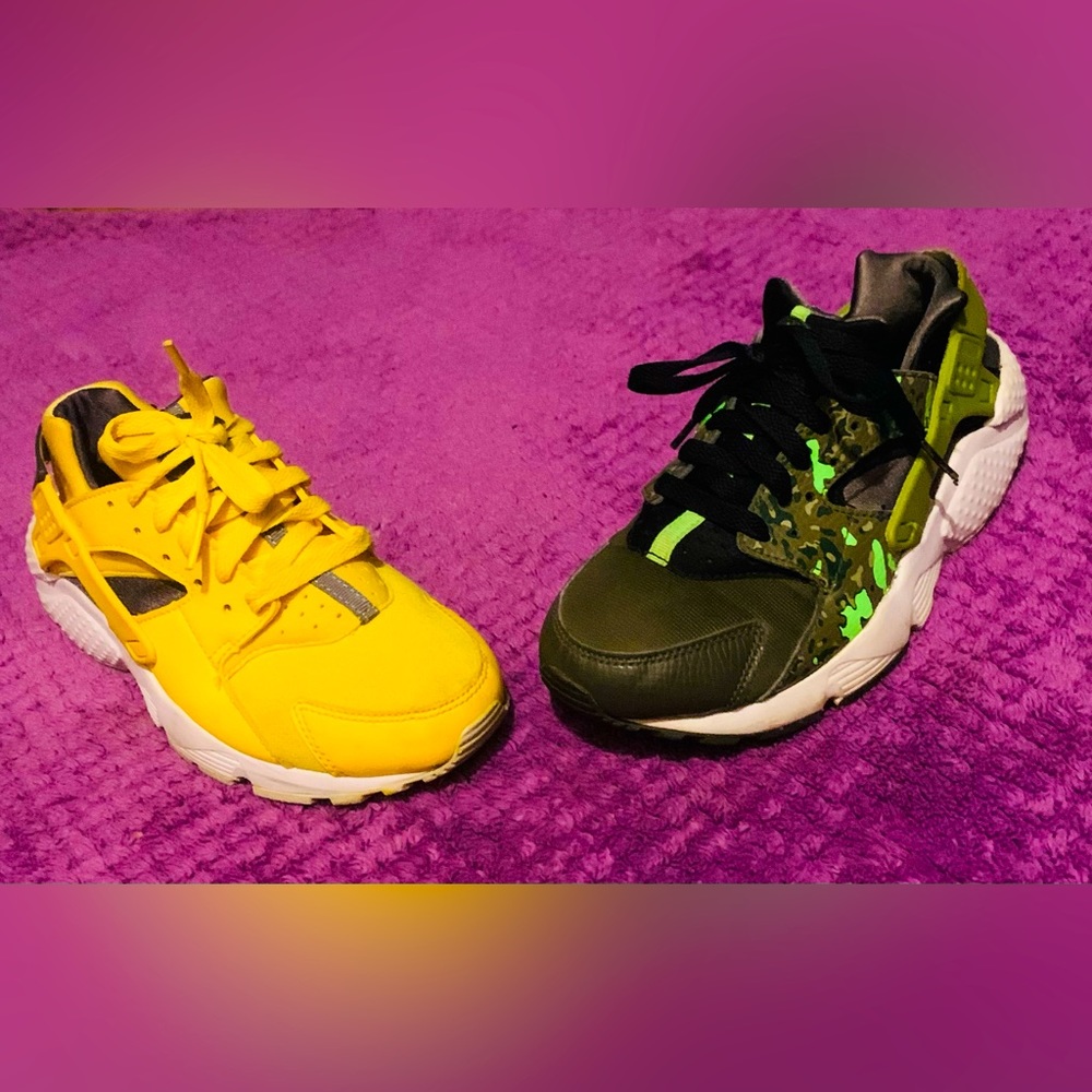 BUNDLEEE    2 Pairs Of Nike Hurrache Shoes Size 4